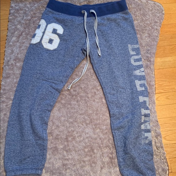 Victoria Secret PINK Capris - Picture 2 of 5